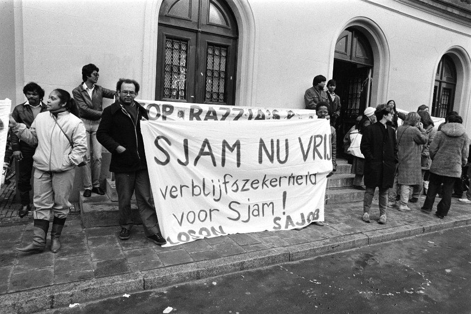 Sjam Chatterpal (14 jaar) voor rechter in Amsterdam ivm illegaal verblijf demon, Bestanddeelnr 932-8890