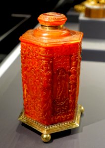 Six-sided box, Konigsberg, Prussia, c. 1640, amber, gilt silver - Hessisches Landesmuseum Darmstadt - Darmstadt, Germany - DSC00482