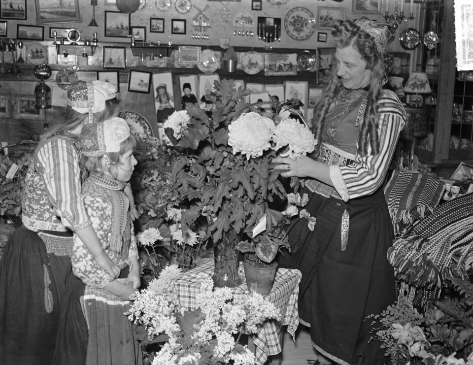 Sijtje Boes 25 jaar op maandag in winkel, Bestanddeelnr 904-2744
