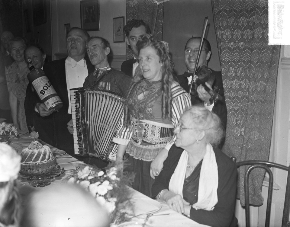 Sijtje Boes 25 jaar op maandag in winkel, Bestanddeelnr 904-2745