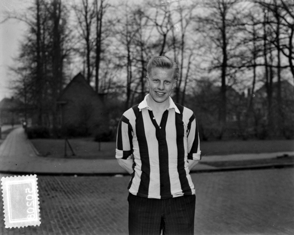 Sjaak Alberts (Vitesse Arnhem) invaller Nederlands elftal, Bestanddeelnr 905-0208