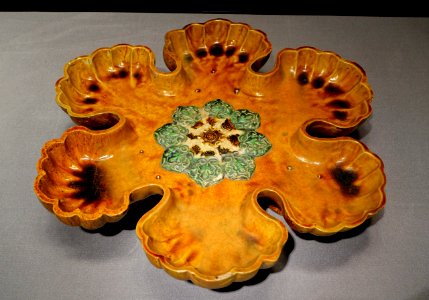 Six-foliate tray, China, Tang dynasty, 600s-700s AD, ceramic, three-color glaze, applied ornament - Tokyo National Museum - Tokyo, Japan - DSC08477