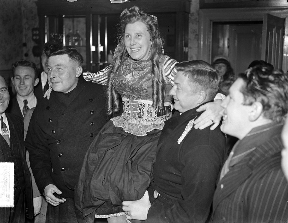 Sijtje Boes 25 jaar op maandag in winkel, Bestanddeelnr 904-2743