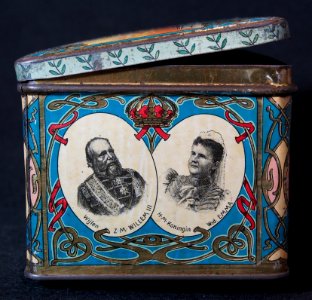 Sigarenblik Oranje Nassau met HM Kruiser Gelderland, Sigarenfabriek De Arend, foto 2