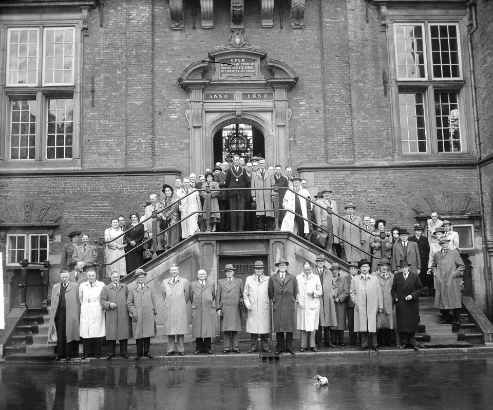 Sigarenwinkeliers Haarlem groep stadhuis, Bestanddeelnr 903-3814