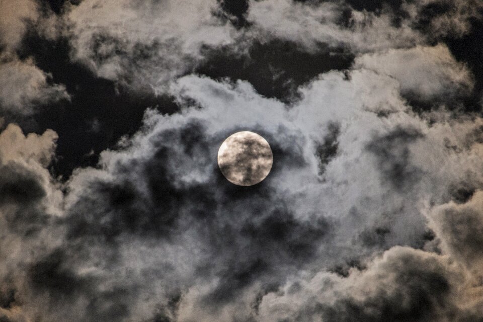 Clouds the sky luna