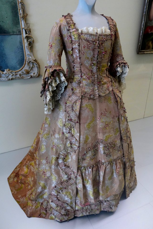 Silk gown (Robe a la francaise), c. 1760, silk brocade and trimmings, lace added - Germanisches Nationalmuseum - Nuremberg, Germany - DSC02699