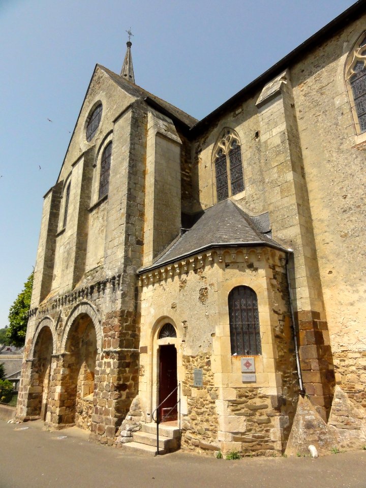 Sillé-le-Guillaume (Sarthe) église, extérieur (01)
