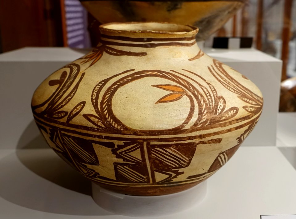 Sikyatki Revival Jar, Hopi, 1889, ceramic - Native American collection - Peabody Museum, Harvard University - DSC06127