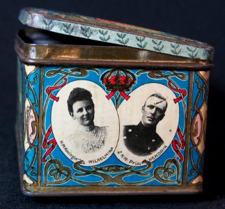 Sigarenblik Oranje Nassau met HM Kruiser Gelderland, Sigarenfabriek De Arend, foto 3