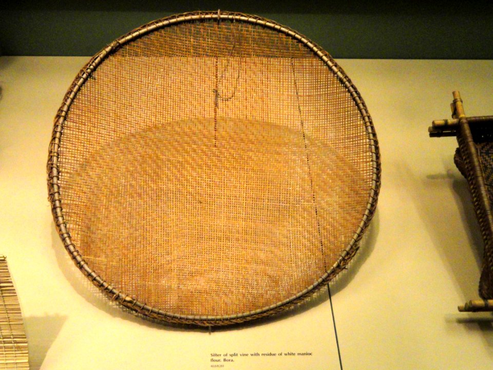 Sifter, split vine, Bora people - AMNH - DSC06181