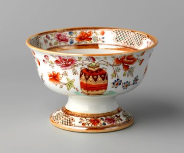 Sierkom met afbeelding bloemenvaas (1895), Petrus Regout & Co