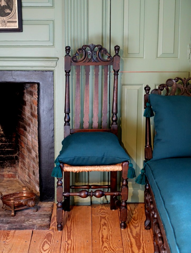 Side chair, Boston, 1690-1725, poplar, ash - Concord Museum - Concord, MA - DSC05686