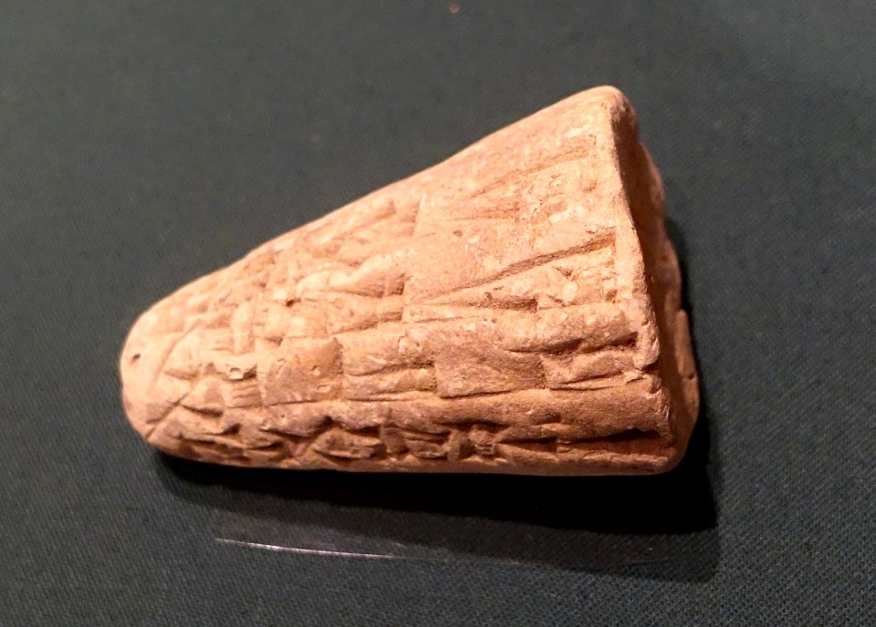 Sin-kashid cone (sikkatu), c. 1850 BC - Oriental Institute Museum, University of Chicago - DSC07176