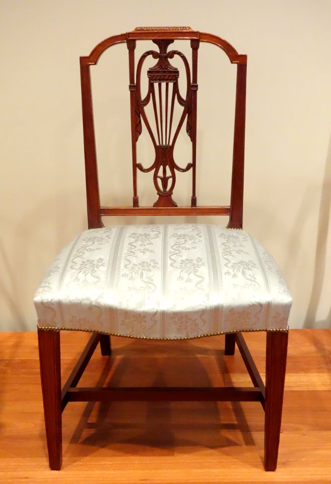 Side chair, maker unknown, Philadelphia, c. 1800, mahogany - De Young Museum - DSC00822