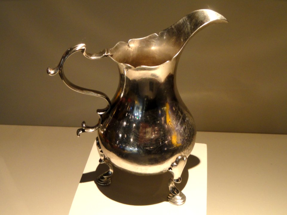Silver milk pot by Daniel Dupuy, Philadelphia, c. 1774 - National Museum of American History - DSC06146