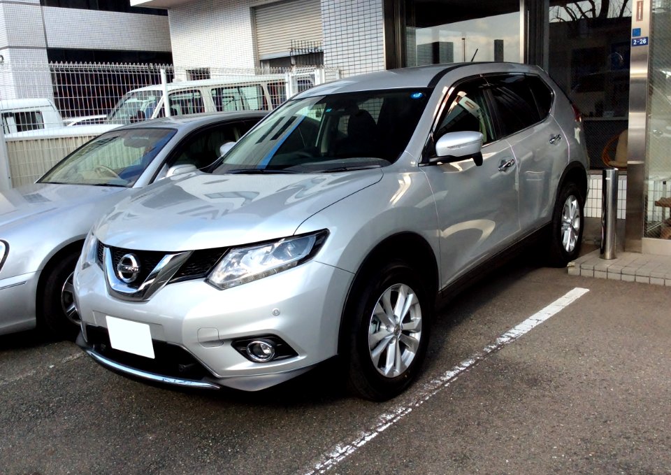 Silver Nissan X-TRAIL 20X (T32) front