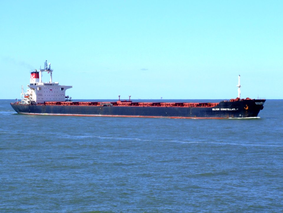 Silver Constellation - IMO 8417883 - Callsign 3FUD3 29aug07 approaching Port of Rotterdam, Holland 29-Aug-2007 photo-3