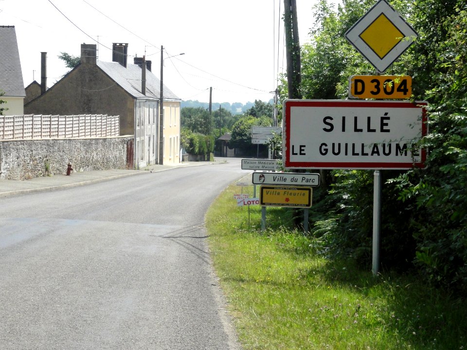 Sillé-le-Guillaume (Sarthe) entrée (2)