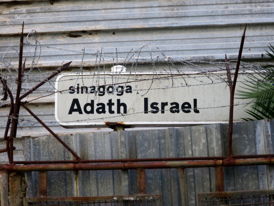 Sign for Sinagoga Adath Israel de Cuba