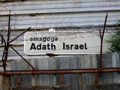 Sign for Sinagoga Adath Israel de Cuba