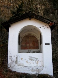 Siebte Kreuzwegstation auf dem Weg zur Kalvarienbergkapelle in Salurn 2