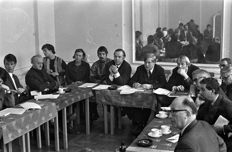 Sigmaleiders bijeen in Doelenzaal, v.l.n.r. A. Prins, Kuiters, Brattinga, Bank e, Bestanddeelnr 920-0541