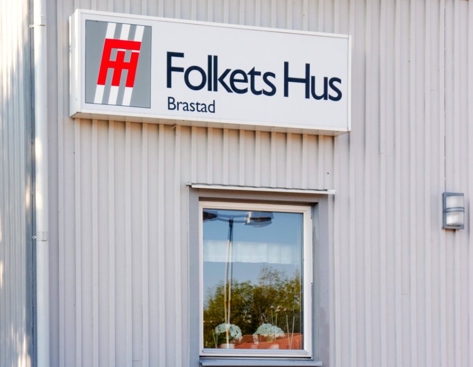 Sign on Brastad Folkets Hus
