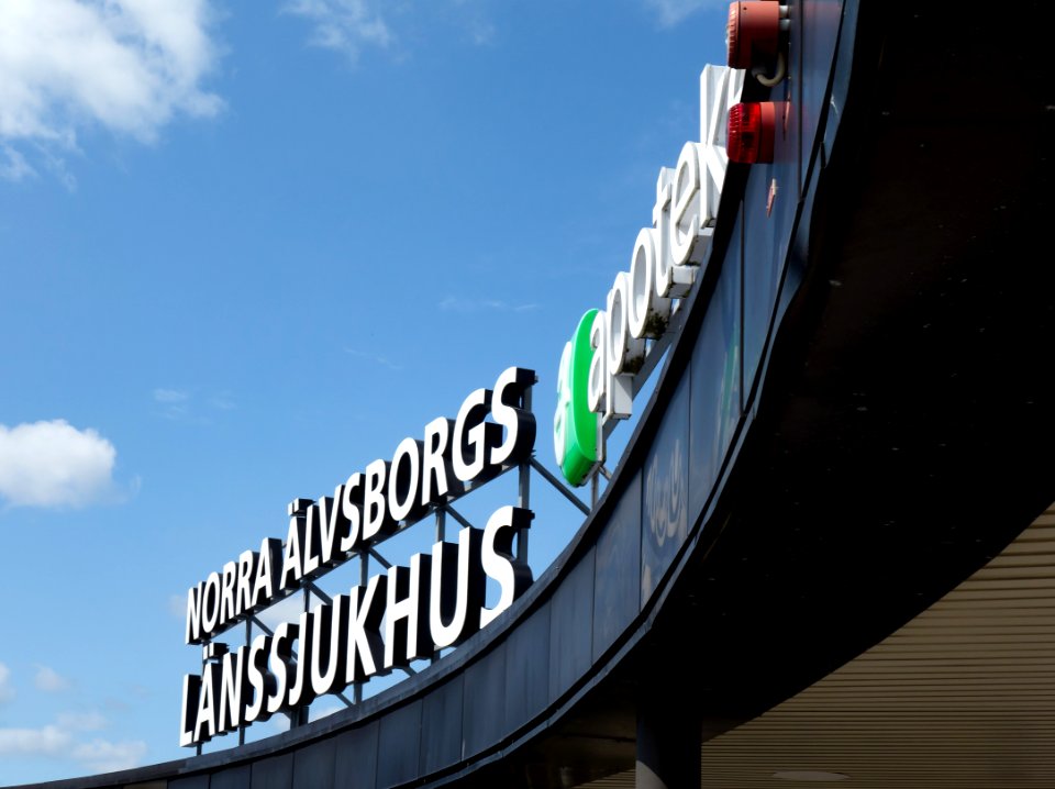 Sign above the main entrance at Norra Älvsborgs Länssjukhus (NÄL)