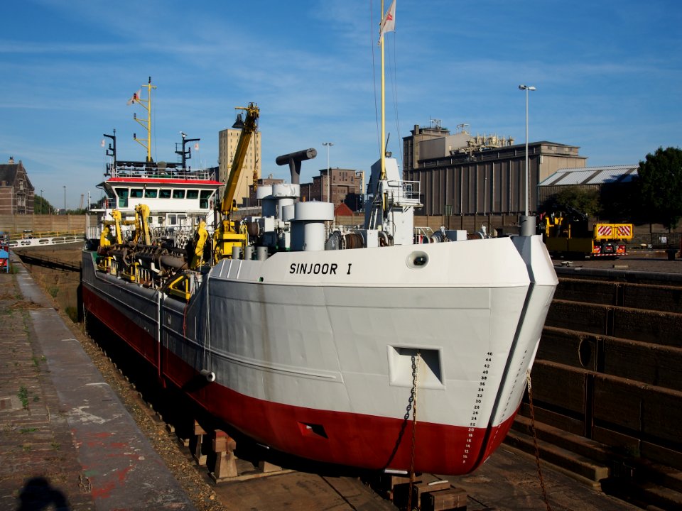 Sinjoor I (ship, 1982), Drydock, Port of Antwerp pic1