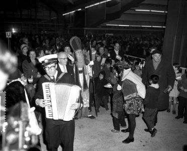 Sint Nicolaas aan boord Rijndam met Canadese emigranten, Bestanddeelnr 910-8545