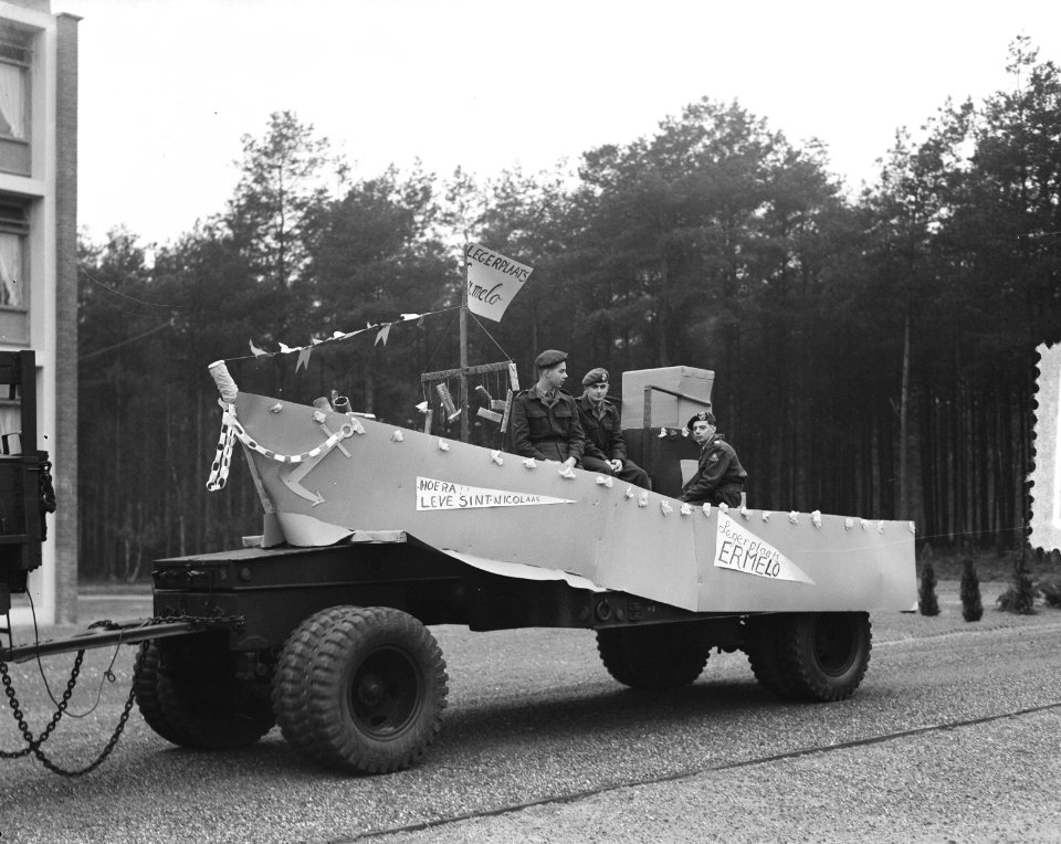 Sint Nicolaas bij soldaten in Ermelo, Bestanddeelnr 906-1592