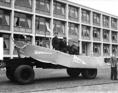 Sint Nicolaas bij soldaten in Ermelo, Bestanddeelnr 906-1591