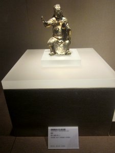 Silver Gilt Figure of Guan Yu reading at night, the late Qing Dynasty, Changsha Museum