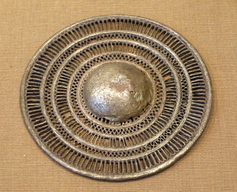 Silver pendant from Mesopotamia - Oriental Institute Museum, University of Chicago - DSC07270