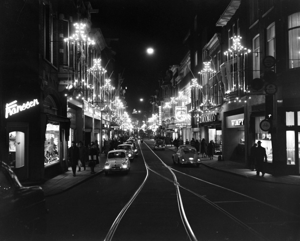 Sint Nicolaas en kerstverlichting in Amsterdamse binnenstad De Leidsestraat, Bestanddeelnr 915-8115