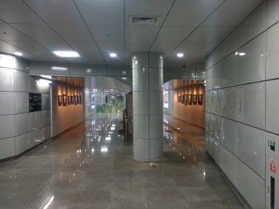 Sinseol-dong Station Transfer Passage 2