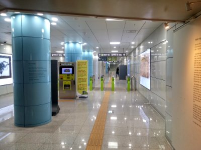 Sinseol-dong Station Transfer Passage 3