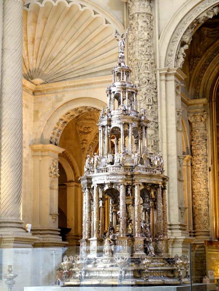 Silver monstrance by Juan de Arfe - Cathedral of Seville - Sevilla, Spain - DSC07595