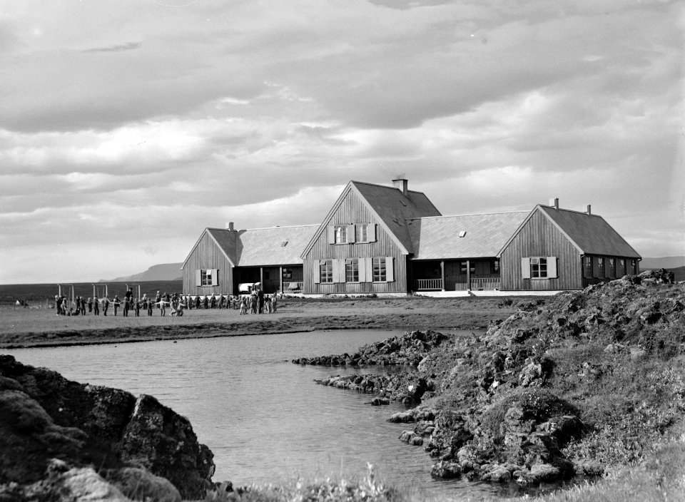 Silungapollur, kindertehuis Op de speelplaats vormen kinderen een grote kring , Bestanddeelnr 190-0464