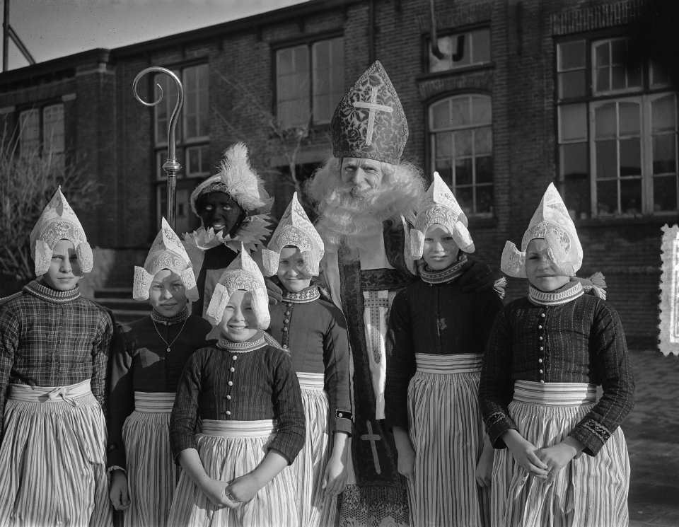 Sint Nicolaas bezoekt school in Volendam, Bestanddeelnr 905-4231