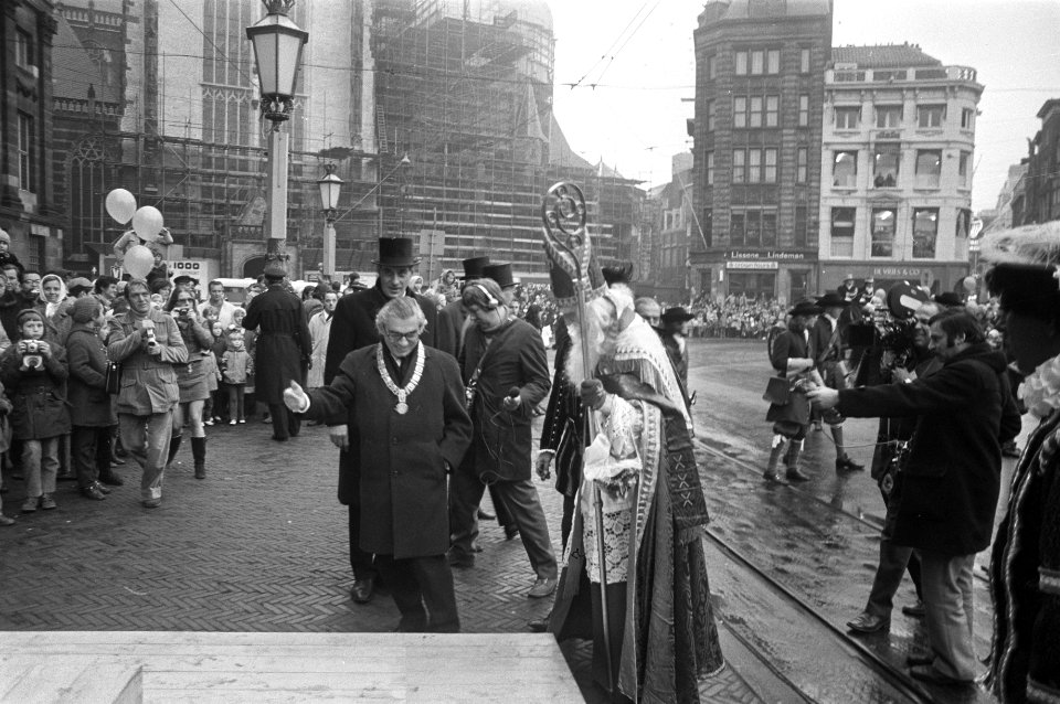 Sint Nicolaas arriveert per boot in Amsterdam, Bestanddeelnr 925-1363