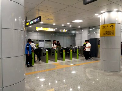 Sinseol-dong Station Ticket Barrier 1
