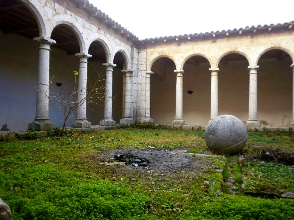 Simancas - Iglesia de El Salvador, claustro 02