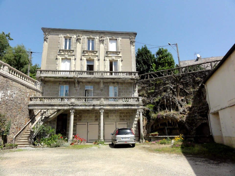 Sillé-le-Guillaume (Sarthe) rue de Bretagne 16-18, maison décorée (03)