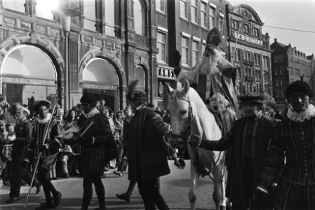 Sint Nicolaas arriveert in Amsterdam, Bestanddeelnr 924-0117