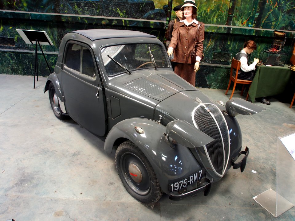 Simca 5 in the Musée des Blindés, France, pic-3
