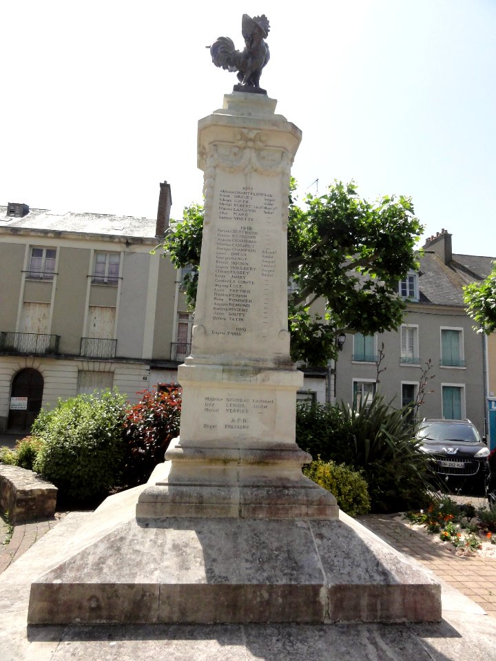 Sillé-le-Guillaume (Sarthe) monument aux morts (04)