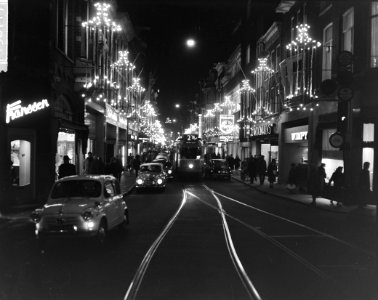 Sint Nicolaas en kerstverlichting in Amsterdamse binnenstad De Leidsestraat, Bestanddeelnr 915-8117