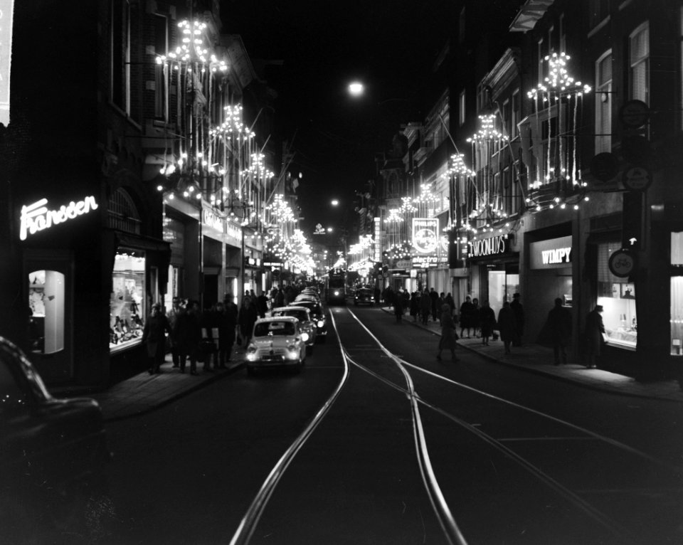 Sint Nicolaas en kerstverlichting in Amsterdamse binnenstad De Leidsestraat, Bestanddeelnr 915-8116